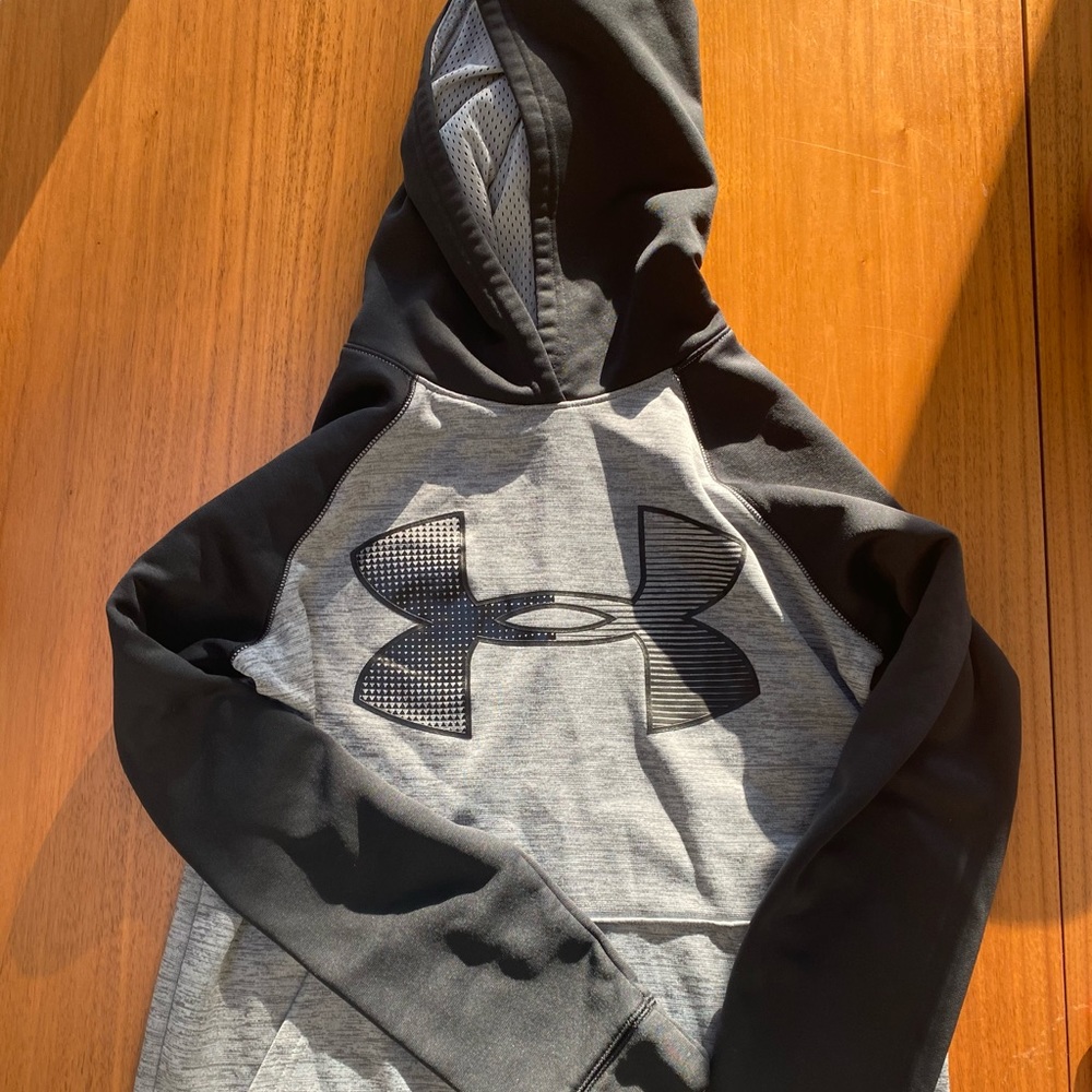Under armour bundle - like new condition
